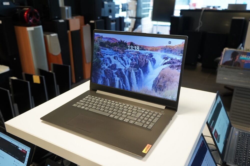 Lenovo V17 G2 ITL
