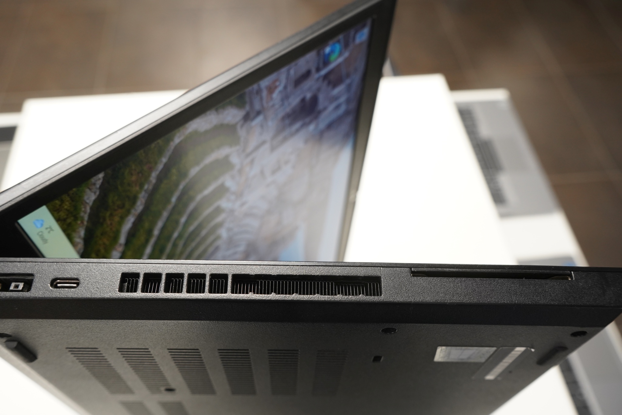 Lenovo Thinkpad P15v Gen 1 — изображение 3