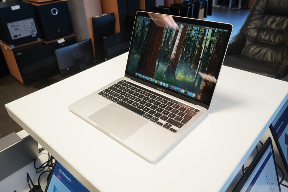 MacBook Pro 13-inch, M1, 2020, A2338, defect